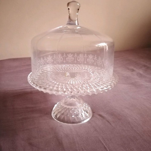 Vintage crystal cake stand with stem base like new
