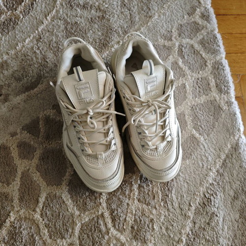 Fila athletic shoes size 41 like new, beige