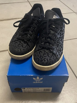 Adidas Stan Smith αθλητικά μεταχειρισμένα, μαύρα, νούμερα 40.5 και 42.5