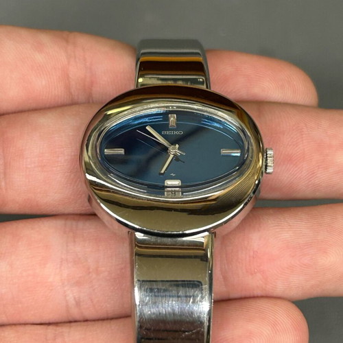 Seiko Oval Ladies watch like new, stainless steel, flawless condition