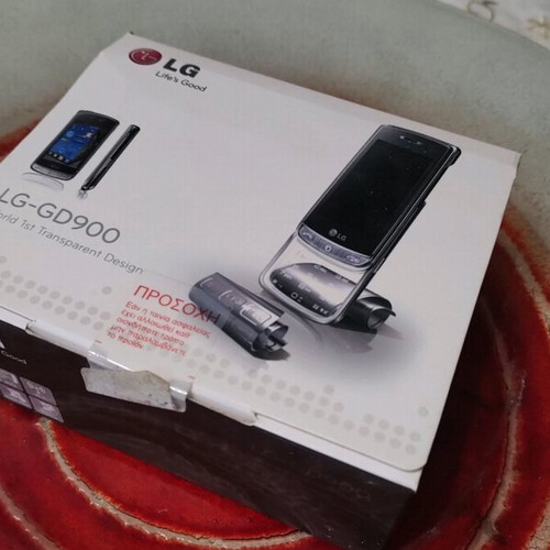 LG GD900 Crystal mobile phone with transparent keyboard
