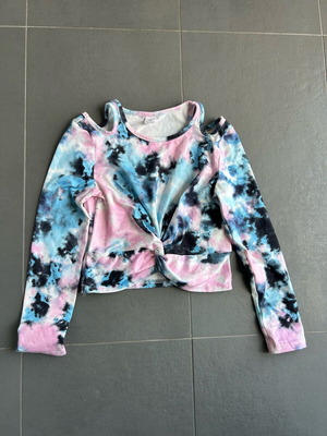 Girls' long-sleeve short top like new for 8 years old