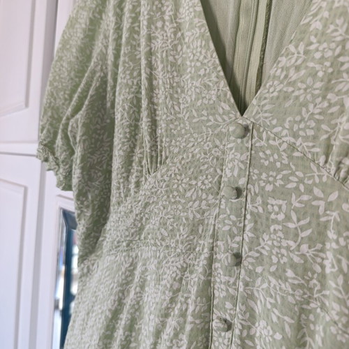 Mini floral dress like new, size M, white and green