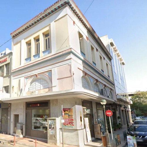 Hall 145 sqm on 2nd floor of listed building in Piraeus