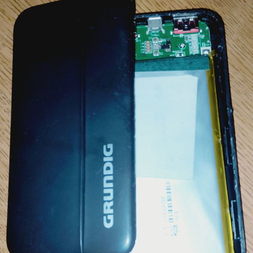Power bank used, opened after fall, battery may work