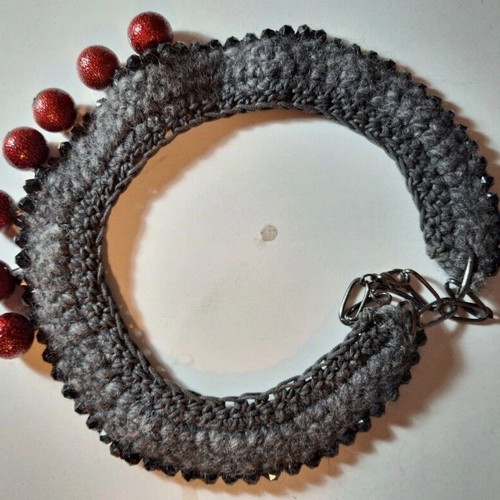 Knitted necklace like new gray with red beads