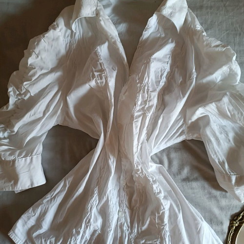 White vintage shirt size S like new with puffed sleeves and patterns