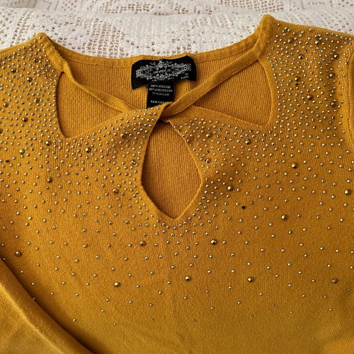 Women's blouse size M mustard color like new