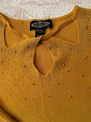 Women's blouse size M mustard color like new