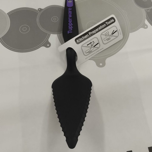 Tupperware Serving Spatula new, ergonomic design