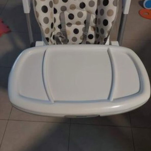 Baby feeding chair like new with 3 back levels and 4 height levels