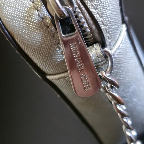 Michael Kors crossbody bag like new, silver leather
