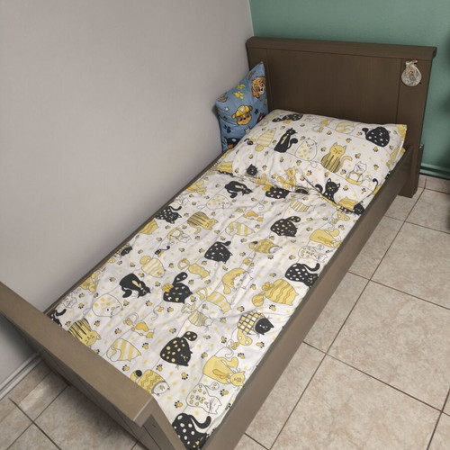 Crib bed like new, converts to preteen beds