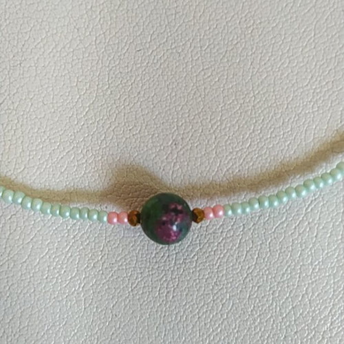 Handmade necklace with natural zoisite stone and ruby, new, 43 cm