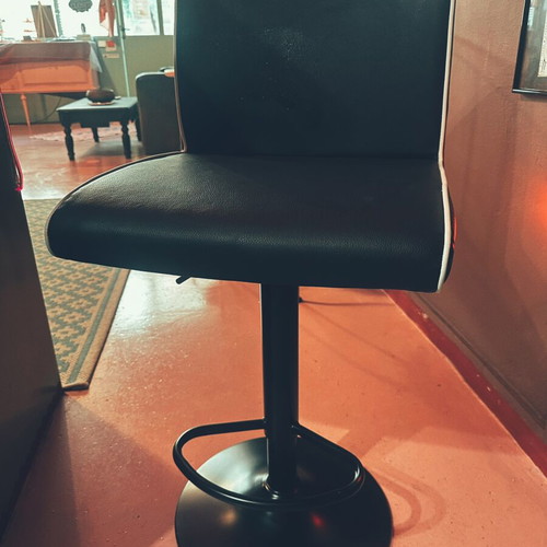 Bar stools set of 4 with adjustable height like new