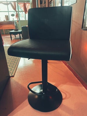 Bar stools set of 4 with adjustable height like new