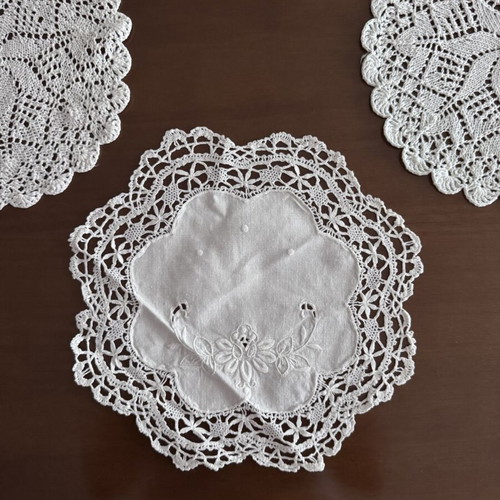 Set of 3 round white napkins new