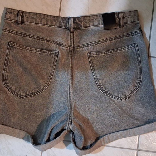Pink Woman shorts like new, size 40, grey
