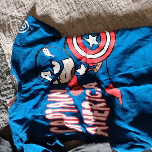 Captain America T-shirt 96cm used with shark cap