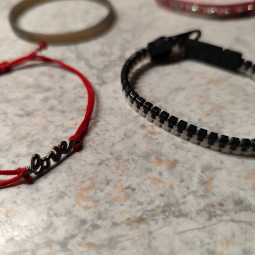 Set of 4 used bracelets