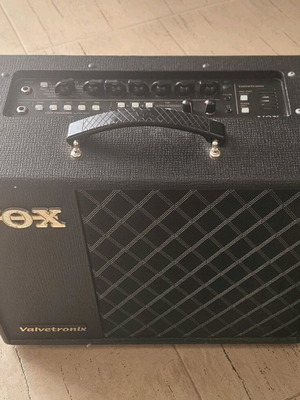 Vox VT40X Valvetronix tube modeling combo amplifier like new 40W