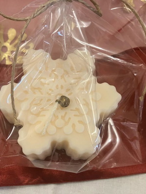 Snowflake candle with kourabiedes scent new