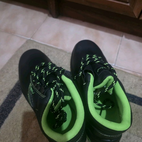 Work boots new size 39 black with green details