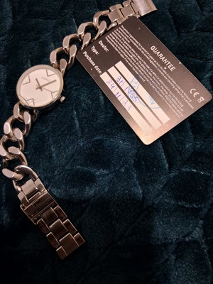 Γυναικείο ρολόι Oozoo με μπρασελέ αλυσίδα μεταχειρισμένο, ασημί