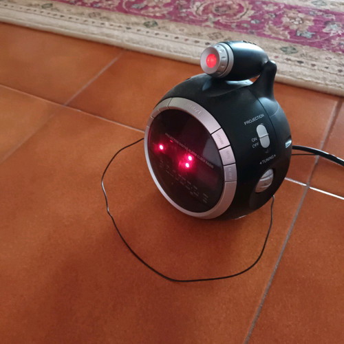 Bluesky radio alarm clock like new with wall time projection