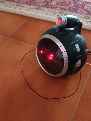 Bluesky radio alarm clock like new with wall time projection
