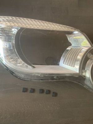 Skoda Yeti 2009-2014 right front headlight glass used