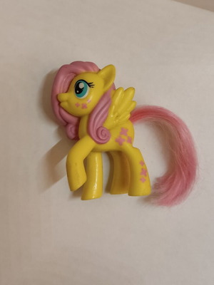 My Little Pony Buttershy figure used, McDonald's 2015, 4cm