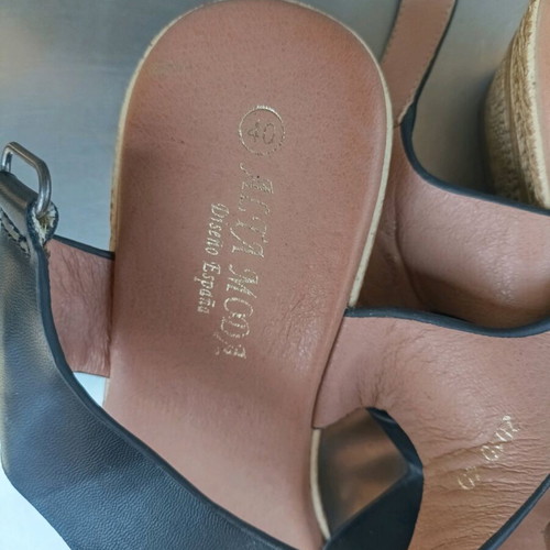 Women's black sandals like new, size 40