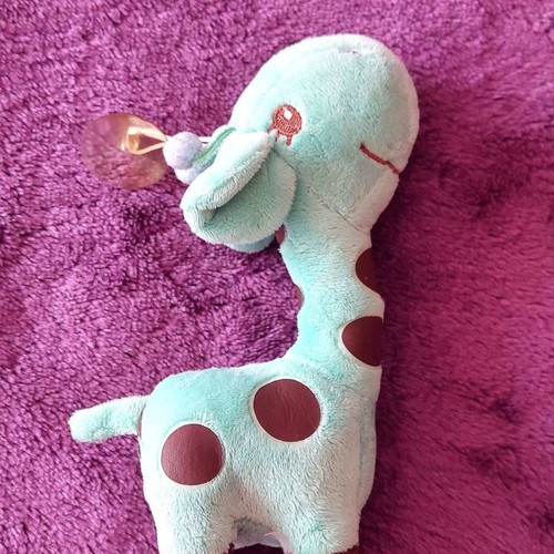 Small plush giraffe with suction cup, 17 cm