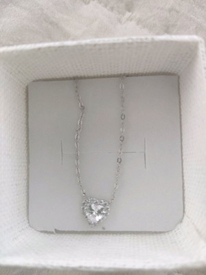 Heart-shaped necklace new