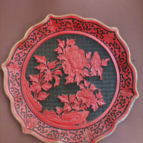 Chinese lacquer set with vase, 2 small jars and plate like new