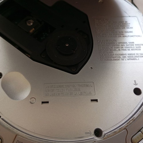 Sony MP3 CD Walkman D-CJ501 used with original charger and in-ear headphones