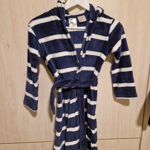 H & M children's bathrobe like new, age 6-8 years