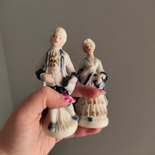 Figurine couple used decorative collectibles