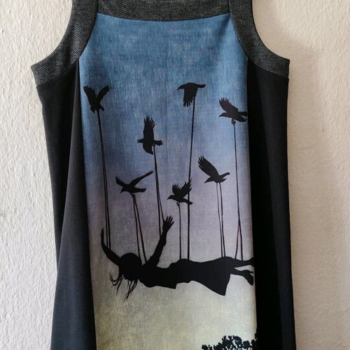 Simple black sleeveless blouse dress like new, size small
