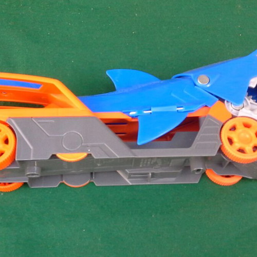 Shark toy like new