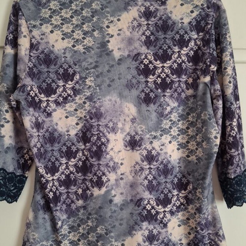 Raxevsky top with lace on sleeves and neckline, blue