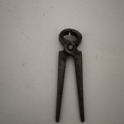 Small tongs used