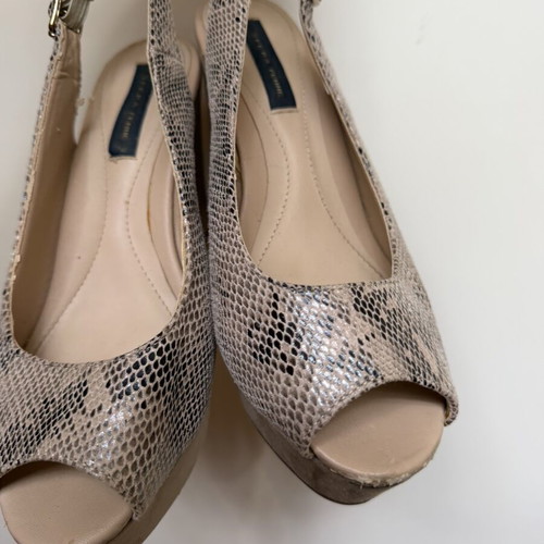 Sfera platform sandals like new, size 38, beige