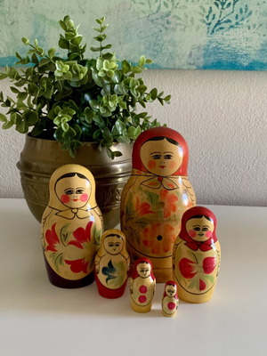 Soviet wooden Matryoshka doll set of 6, 1970s