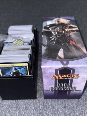 Magic the Gathering 400 cards with pin and fat pack box like new