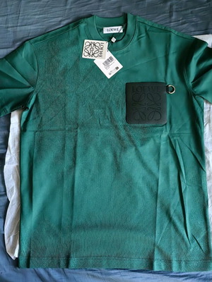 Tshirt Loewe καινούργιο, πράσινο με τσέπη στην εμπρός όψη, μέγεθος M