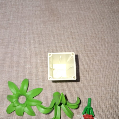 Playmobil flower pot with plant