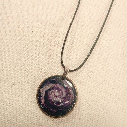 Pendant with handmade blue liquid glass like new, 2.8cm