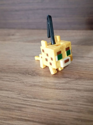 Leopard figure from Kinder eggs Minecraft collectible